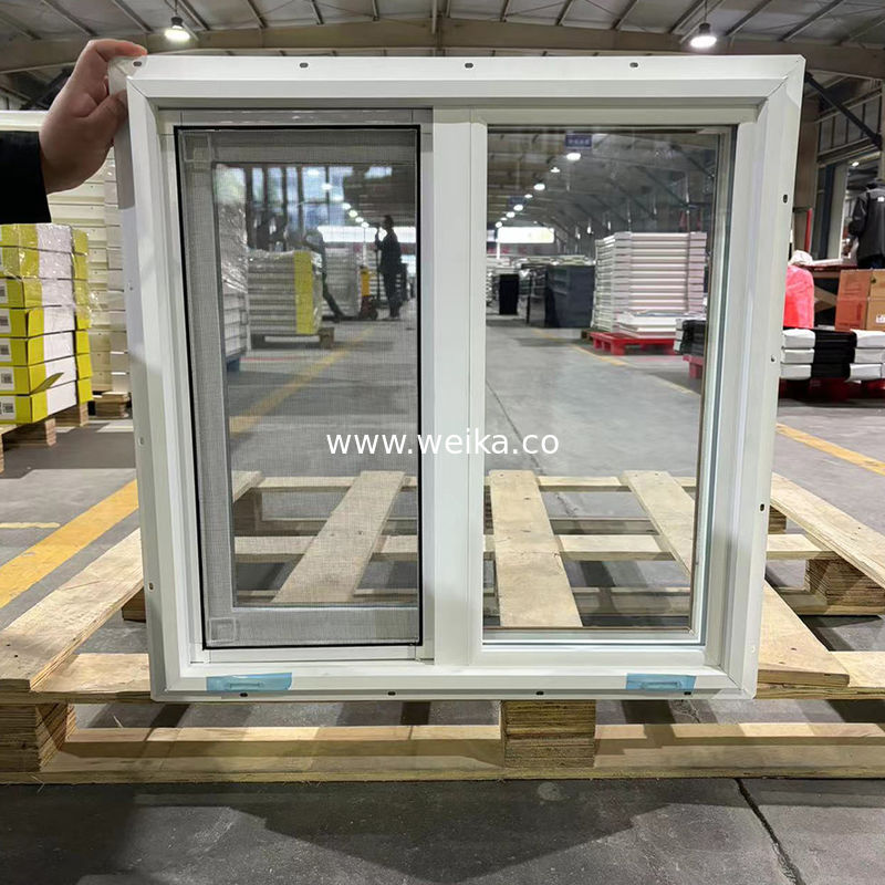 Maßgeschneiderte UPVC-Schiebefenster Holzkorn/Weiß Zwei-Töne anpassbare Farben und Größen Eingebauter Bildschirm OEM-Hersteller
