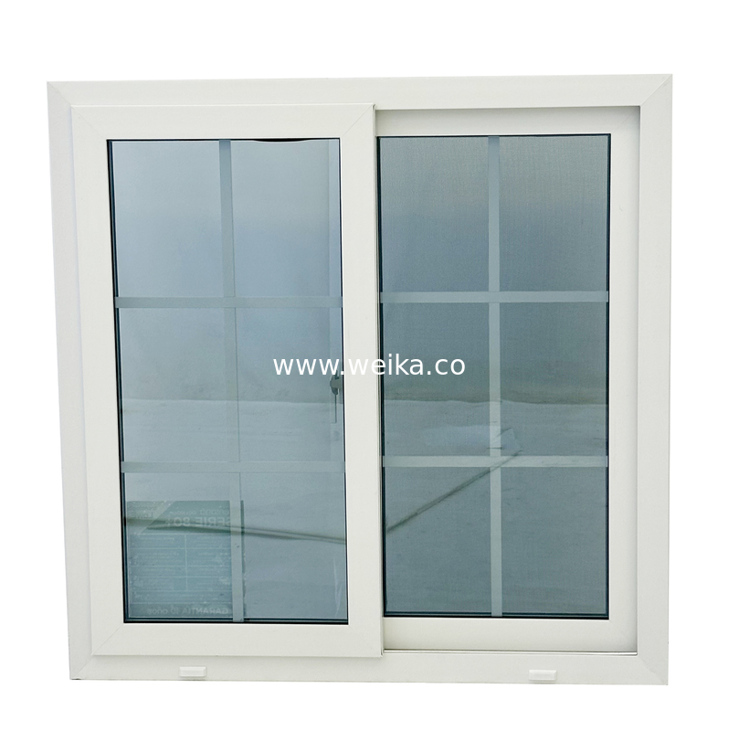 14 Jahre Produktionserfahrung Elegantes 80mm UPVC Doppelschiebe-Fenster mit Entwässerungskanal-Design